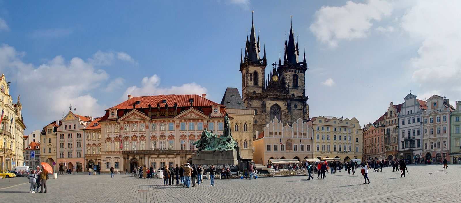 Old Town Square, home to Mincovna among the restaurants near Hotel Haštal